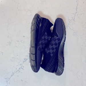 Louis Vuitton Mens Sneaker size 11